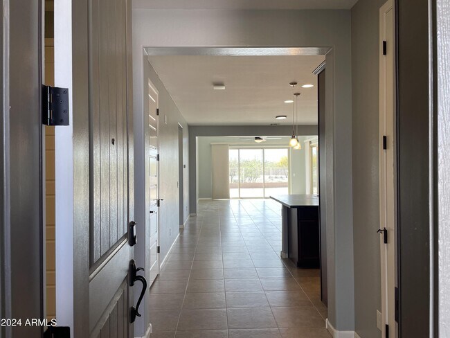 Foto del edificio - 9037 W Orchid Ln