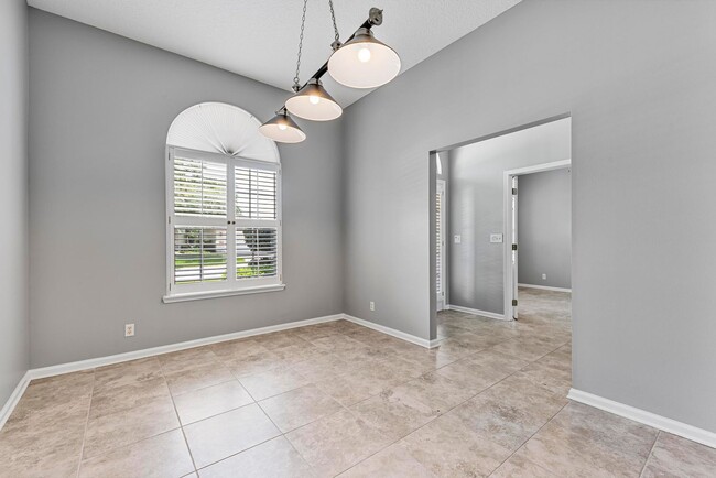 Building Photo - Available Now! Johns Creek 3BD/2BA!