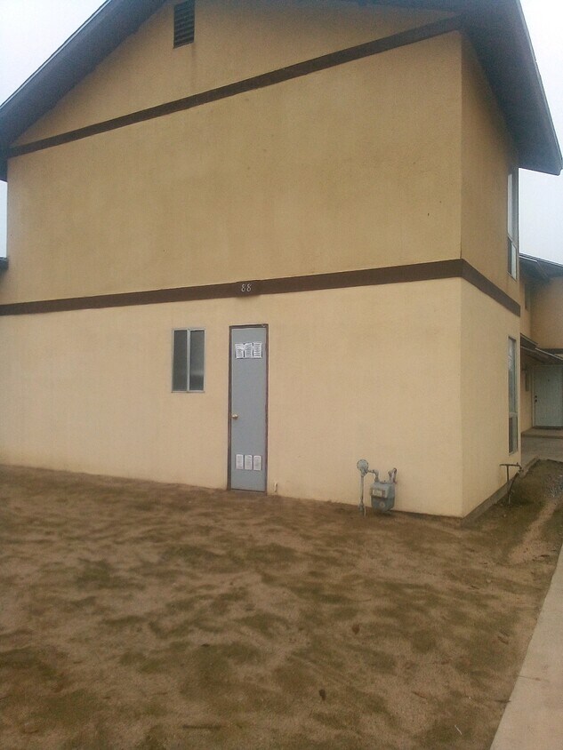 88 N Villa St, Porterville, CA 93257 Townhouse for Rent in