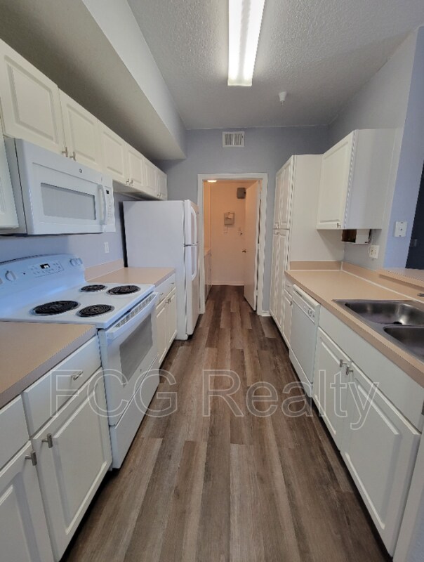 Foto del edificio - 5530 Metrowest Blvd