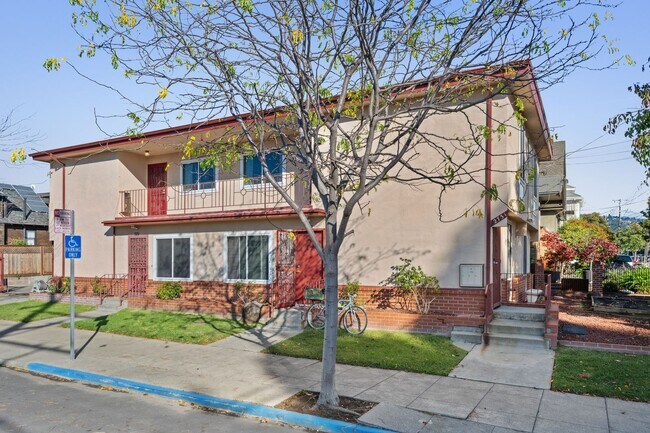 Foto del edificio - 2727 McGee Ave