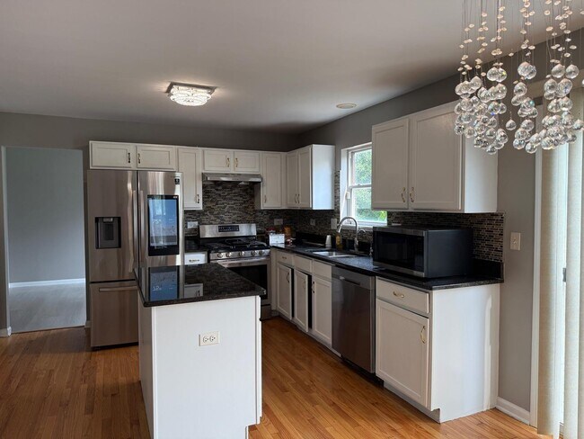 Foto del edificio - 3713 Edgebrook Ct