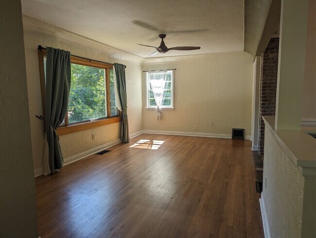 Building Photo - Charming Old Town Longmont Home!