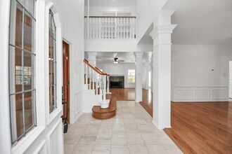 Building Photo - 15919 Lake Lodge Dr