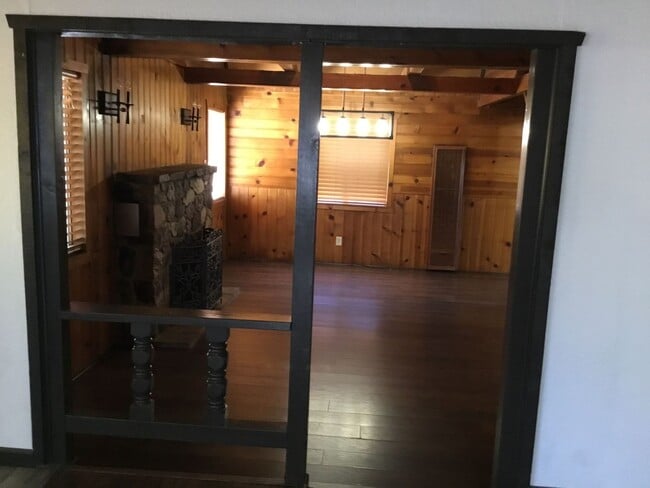 Building Photo - Beautiful 2 Bedroom  Cabin in Sugarloaf