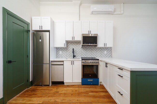 Photo du bâtiment - 72 James St N