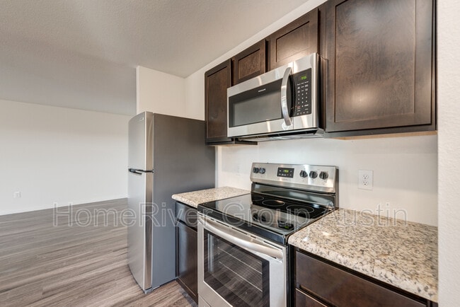 Building Photo - 1305 Excel Dr