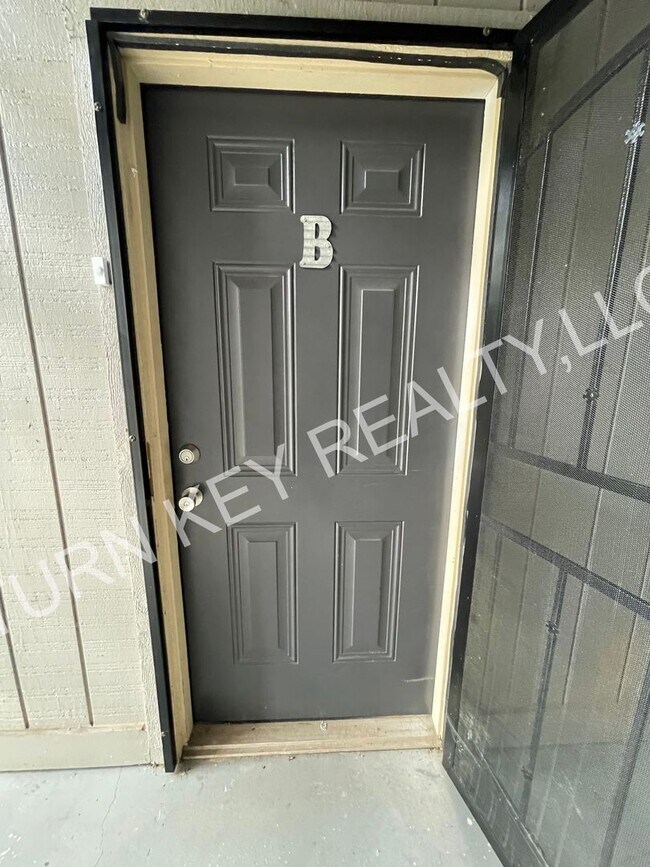 Building Photo - 408 Skyview Dr