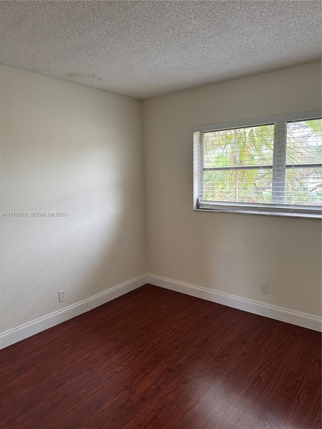 Building Photo - 5156 NE 6th Ave