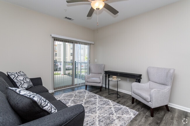 2BR,2BA - Hyde Glen