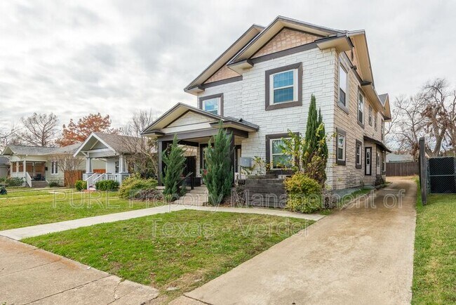 Building Photo - 605 S Oak Cliff Blvd