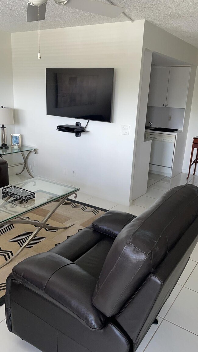 Foto del edificio - 4014 Cornwall Dr