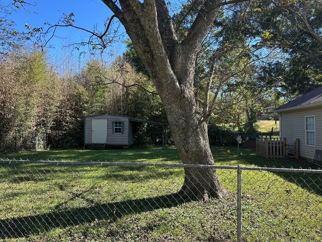 Foto del edificio - 1311 Circle Dr