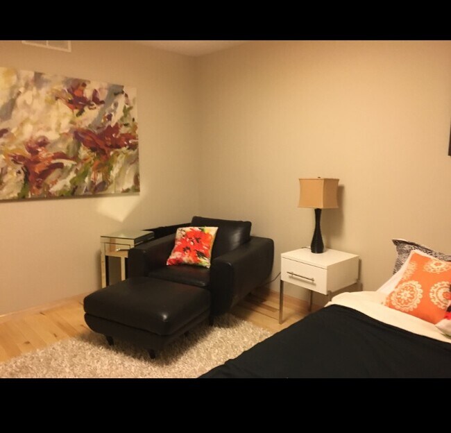 Foto del edificio - 7006 S Park Dr