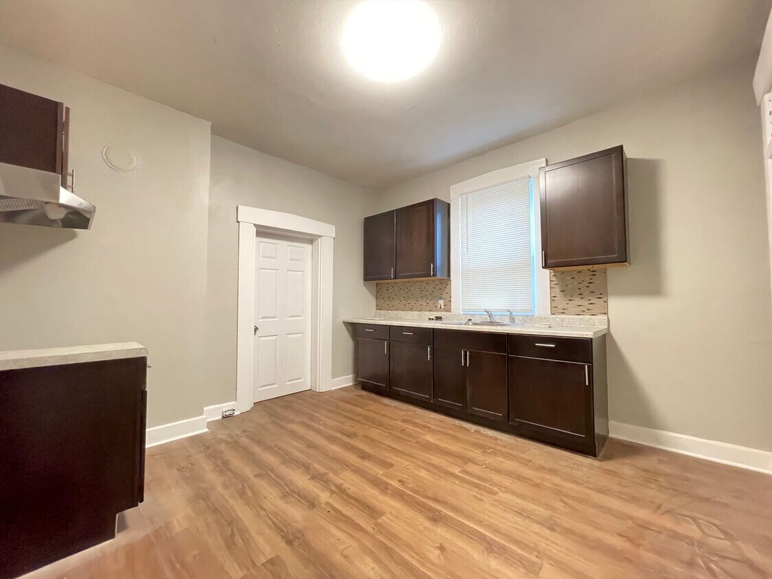 Primary Photo - Home on Kastner: 100% Off First Full Month...