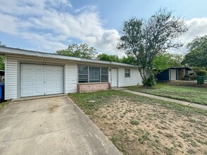 Building Photo - 319 Hialeah Ave