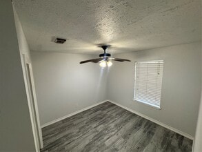Building Photo - 3227 Fernrock Dr