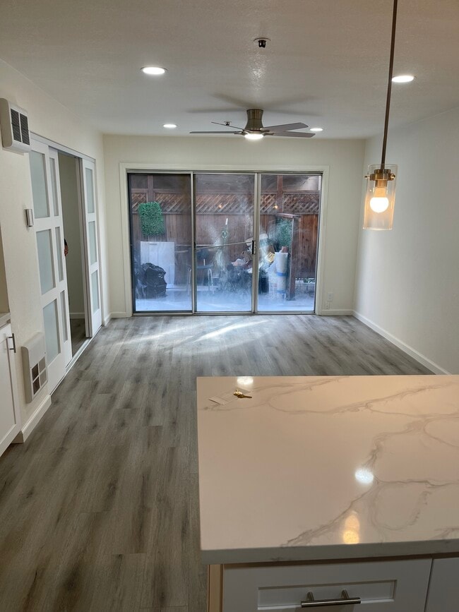 Building Photo - Alice Court