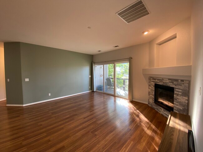 Building Photo - 7355 S Alkire St