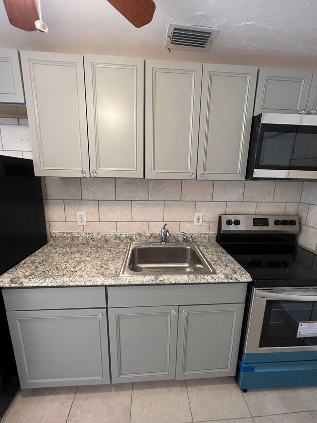 Foto del edificio - 901 W 9th St