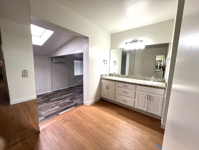 Building Photo - Freshly Renovated Gem with Incredible Floo...