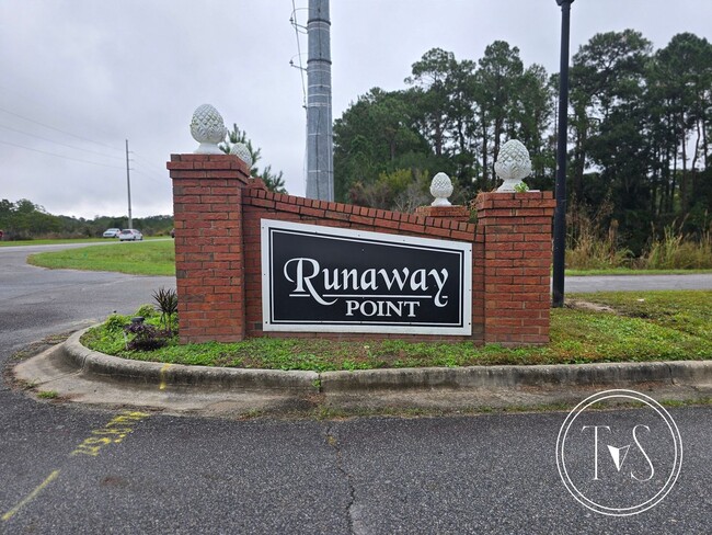 Foto del edificio - 133 Runaway Point Rd