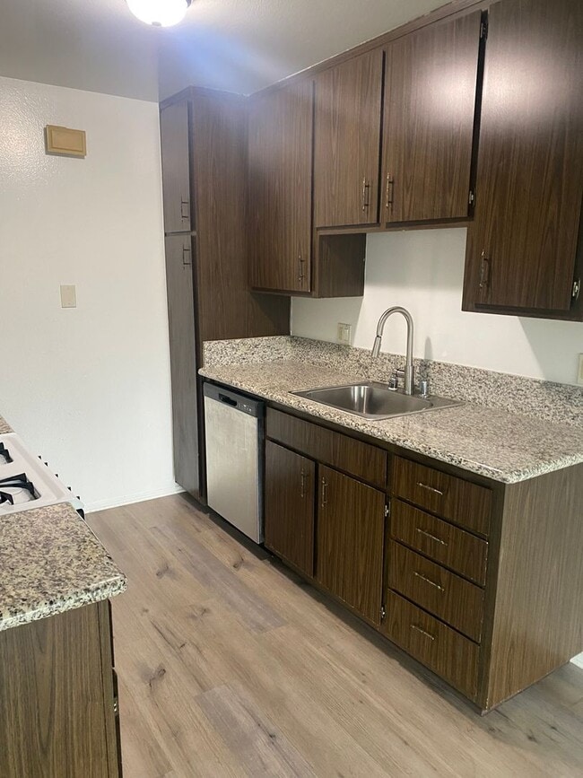 Building Photo - 1 bed, 1 bath Monticello Condo