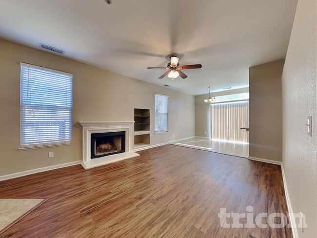 Foto del edificio - 408 Falcon Dr