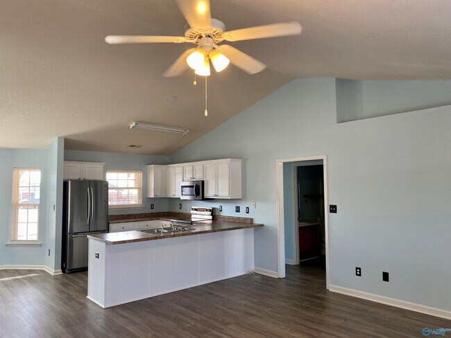 Building Photo - 229 Silverbreeze Ct