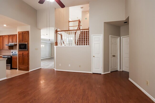 Foto del edificio - 12415 Logan Mill Dr