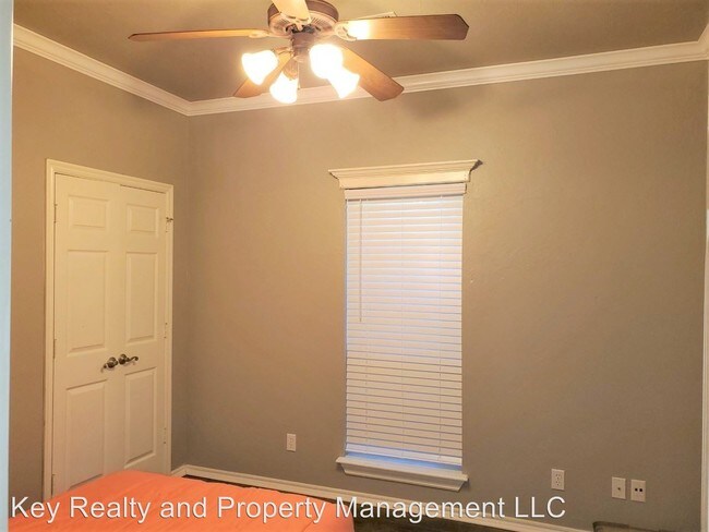 Building Photo - 2630 Silvertree Dr