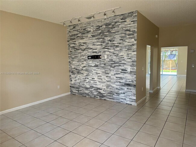 Building Photo - 13781 N Garden Cove Cir
