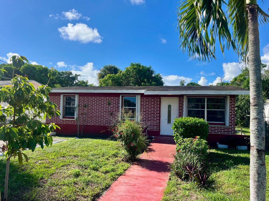 Foto principal - 725 W 9th St