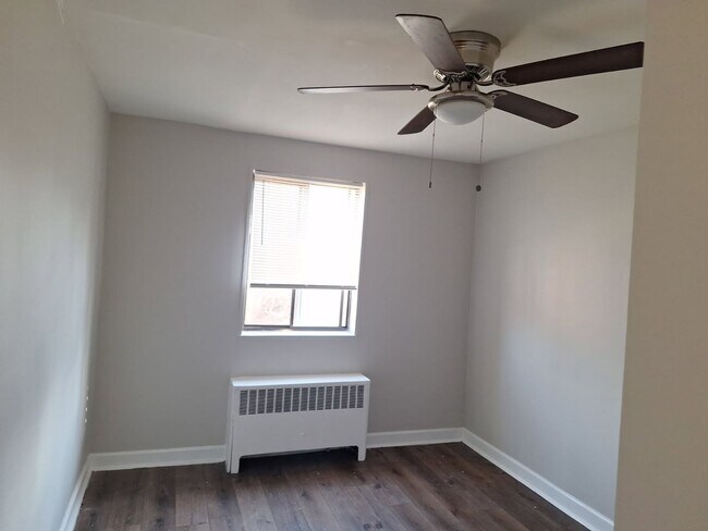 Foto del edificio - Affordable 2-Bedroom Apartment in Southwes...