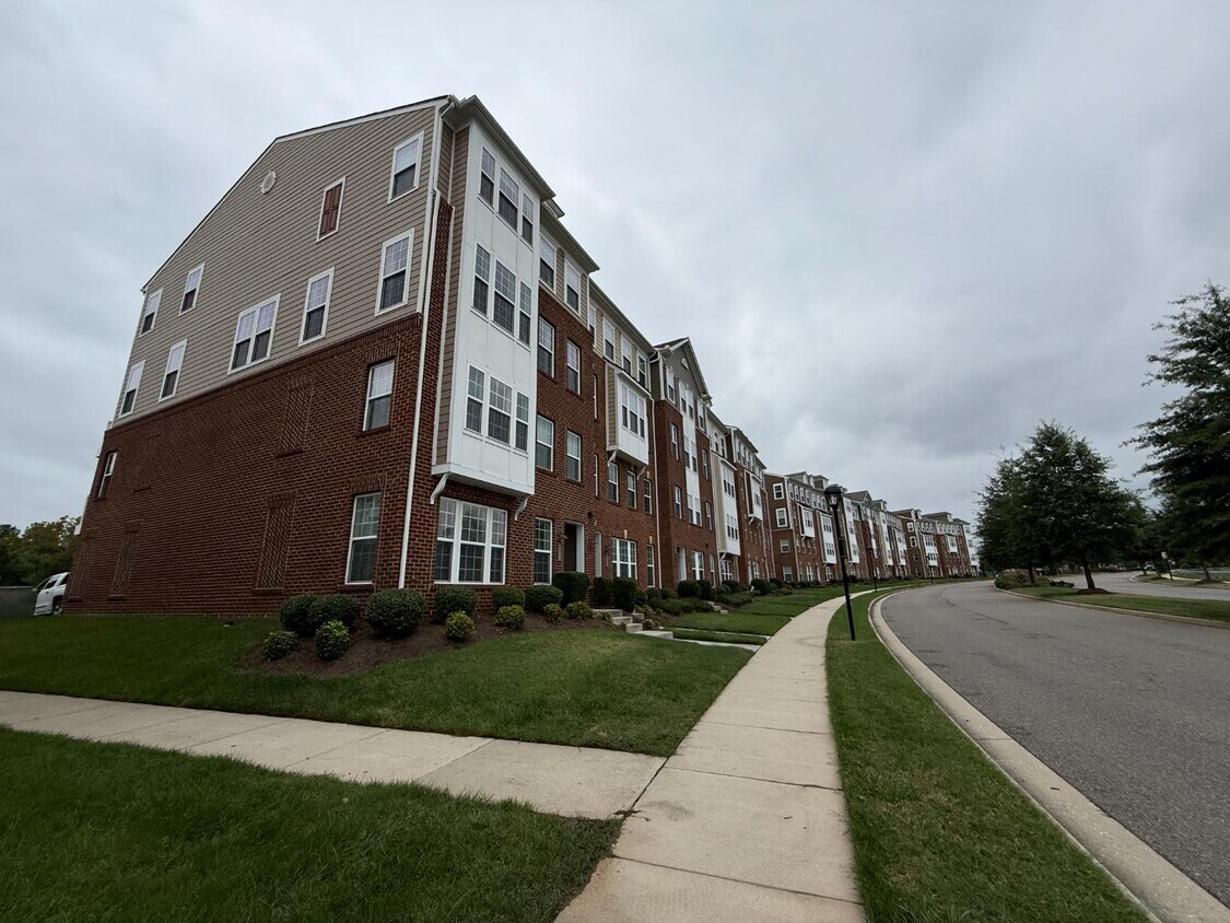 Foto principal - 4320 Bon Secours Pkwy