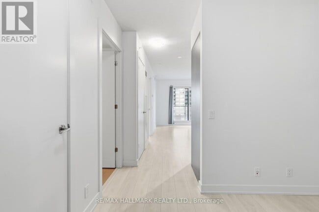 Building Photo - 2220 Lake Shore Blvd W