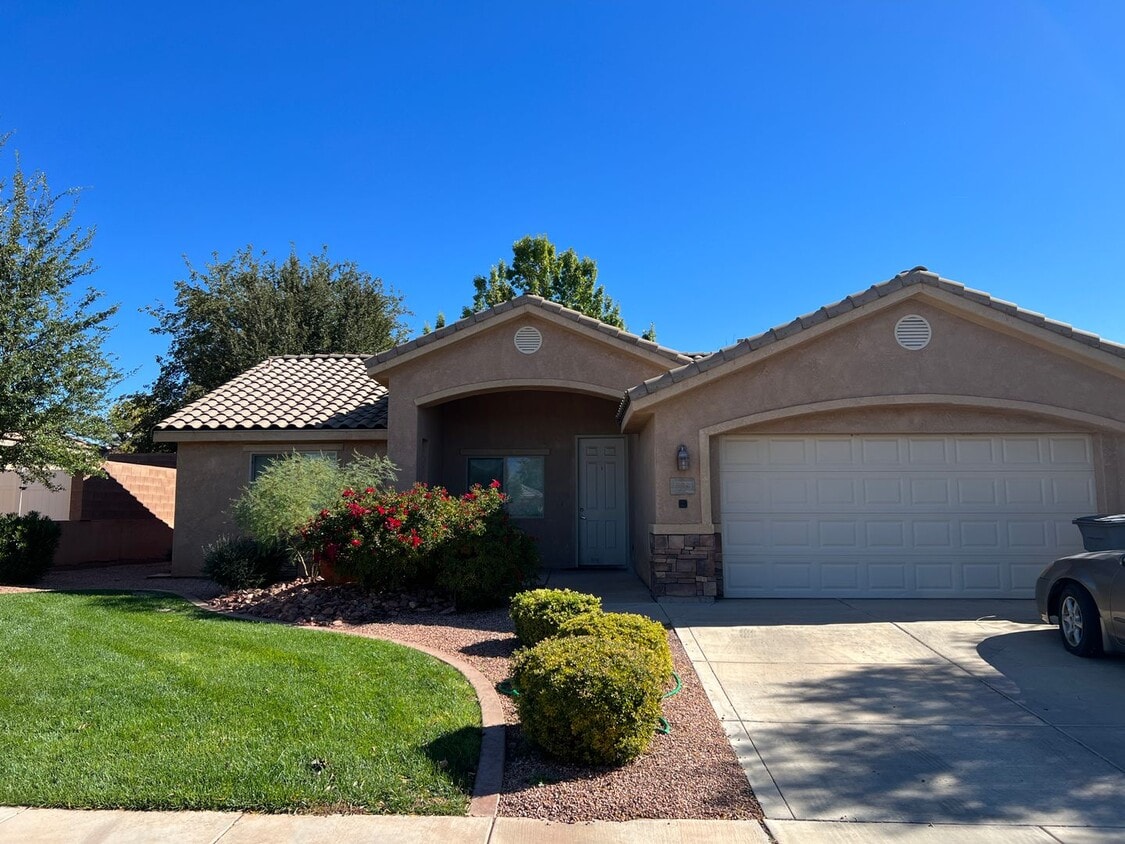 Primary Photo - Great 3 bedroom 2 bath home in St George!