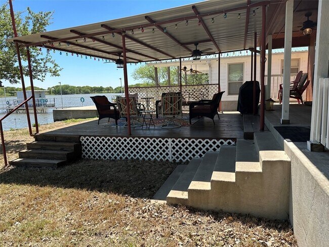 Building Photo - 348 Lake Loop