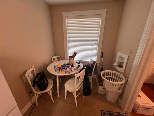 Building Photo - 519 Beverly St