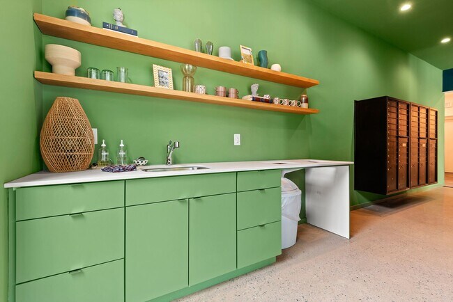 Foto del edificio - Chic and Modern Condo available early July!