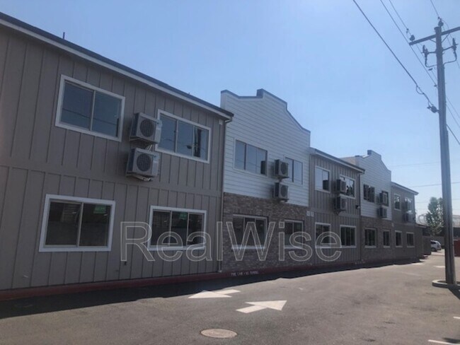 Foto del edificio - 1935 W Table Rock Rd