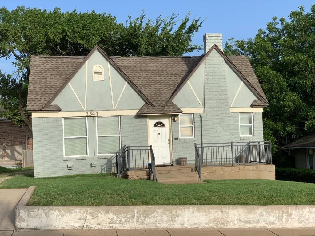 Foto principal - 2544 S University Dr