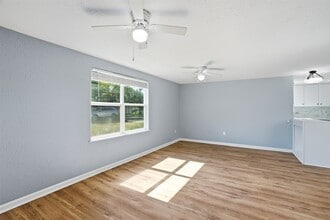 Building Photo - 7819 Bayside Dr Building Photo - 7819 Bayside Dr