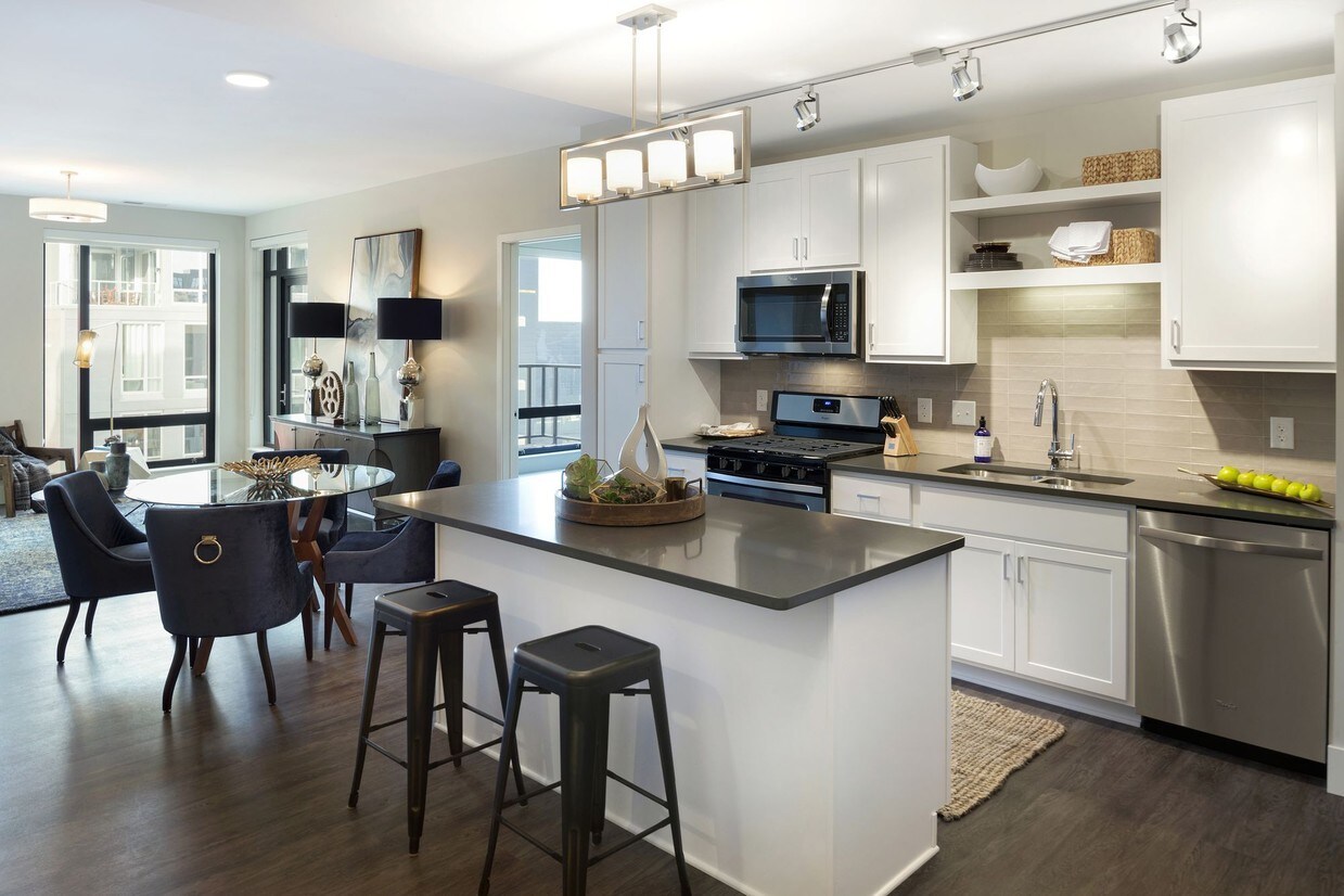 The Encore Apartments Minneapolis Mn Apartments Com