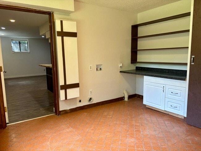 Building Photo - E1504