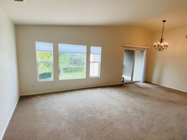 Building Photo - Discovery Hills End-Unit Condo