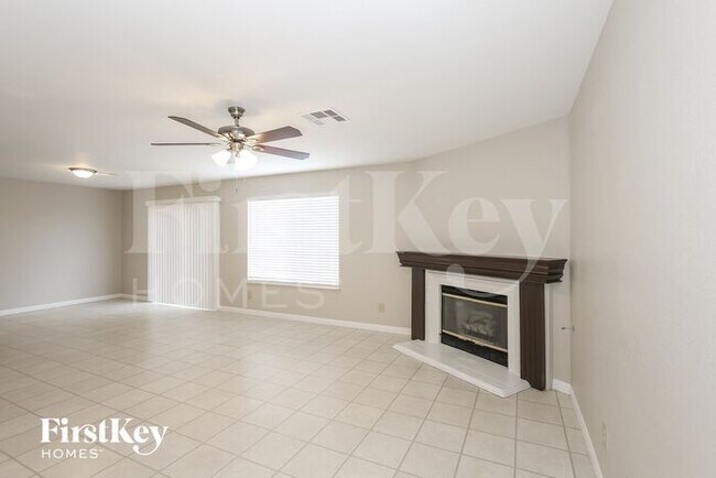 Foto del edificio - 4232 Falcon Hill Street