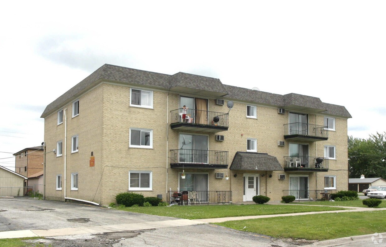 Building Photo - 7839 S Rutherford Ave