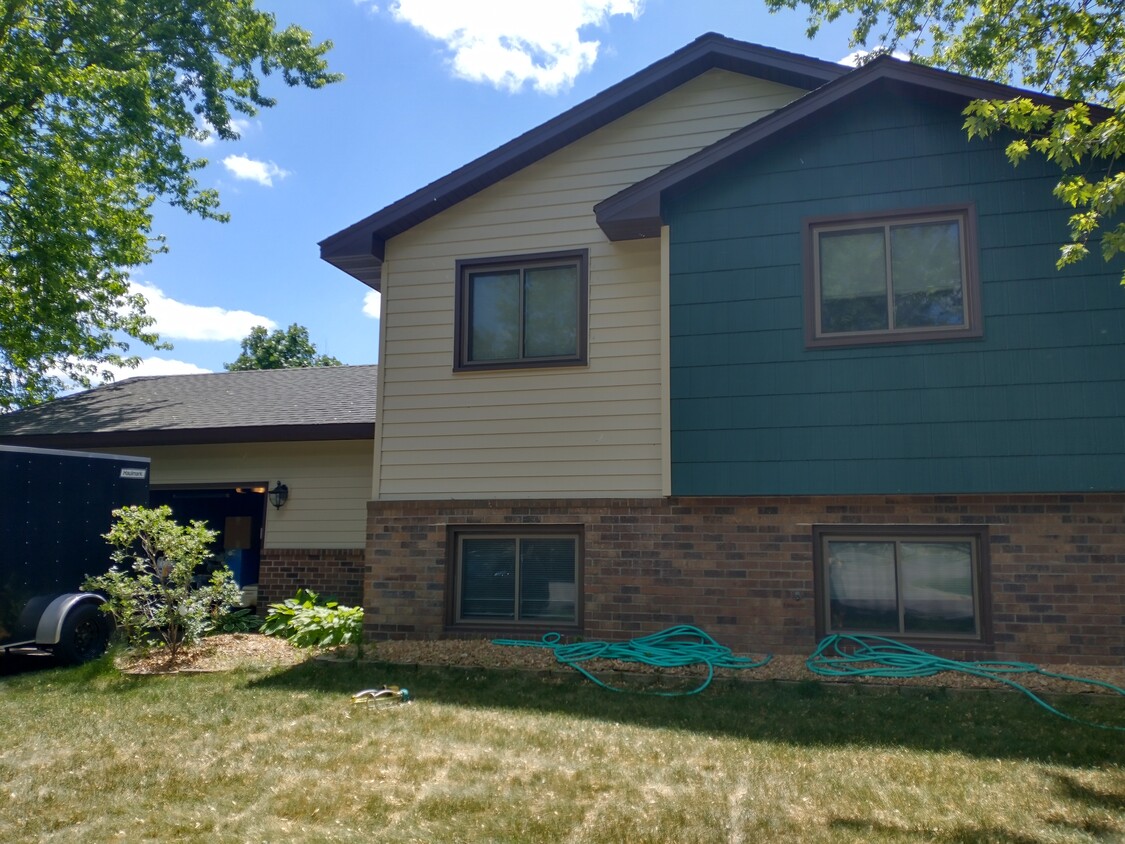 Clean, cozy & bright. - 6907 Sumac Ct