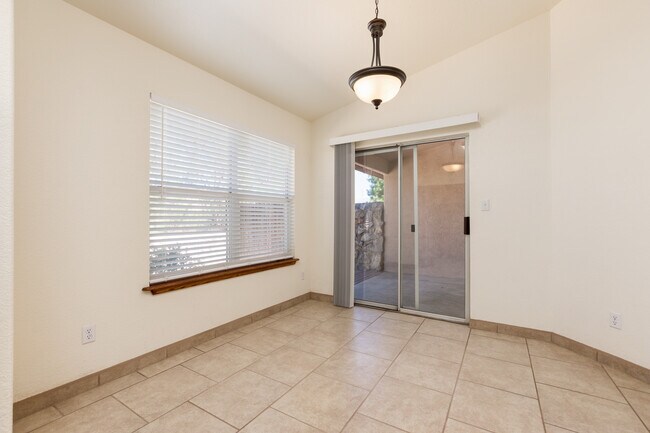 dining - 2365 Saturn Cir